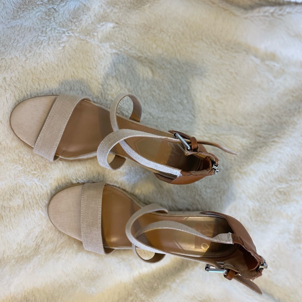 Dv8 wedge sandals by Dolce Vita